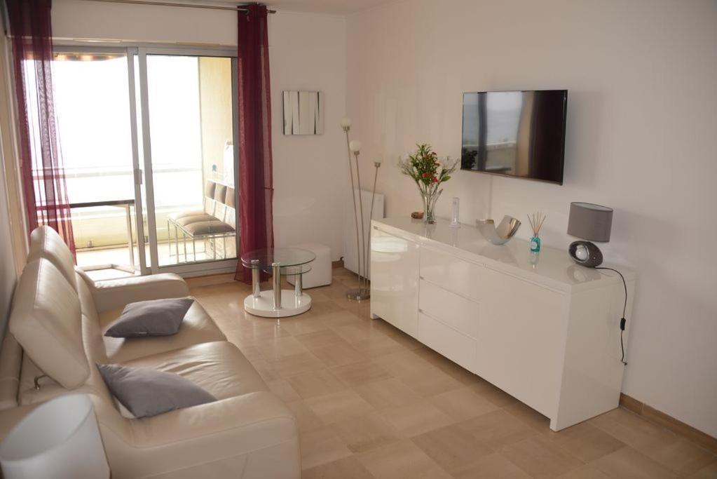 Studio - Front De