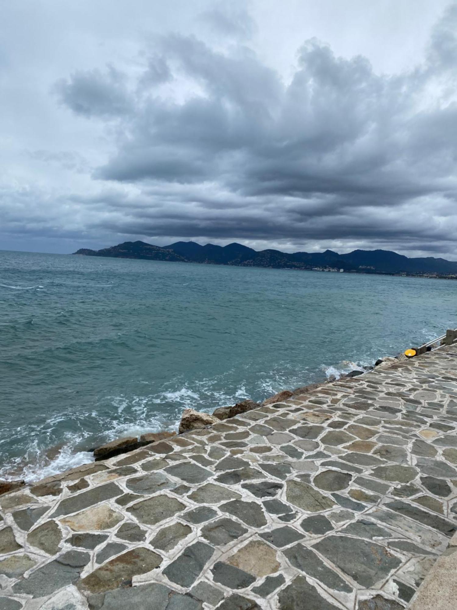 Bord De Mer, Terrasse, A Pieds