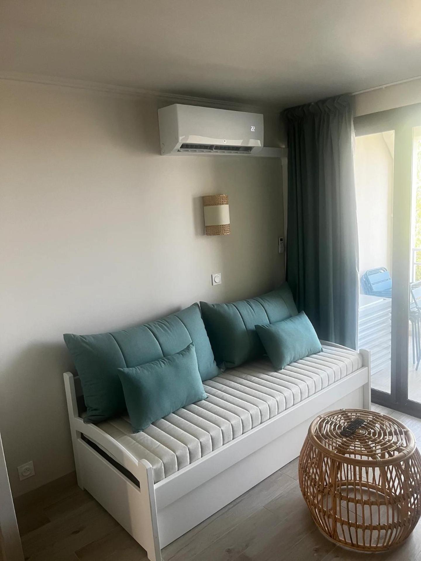 Apartment A Vue Refait A Neuf Avec Piscine