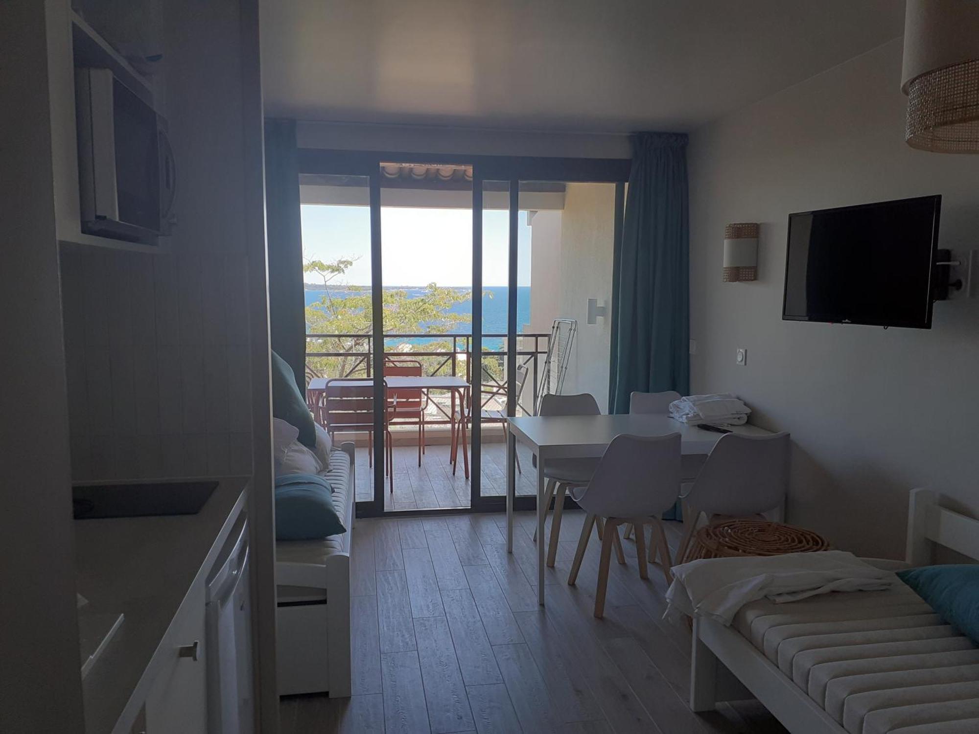 Apartment A Vue Refait A Neuf Avec Piscine *