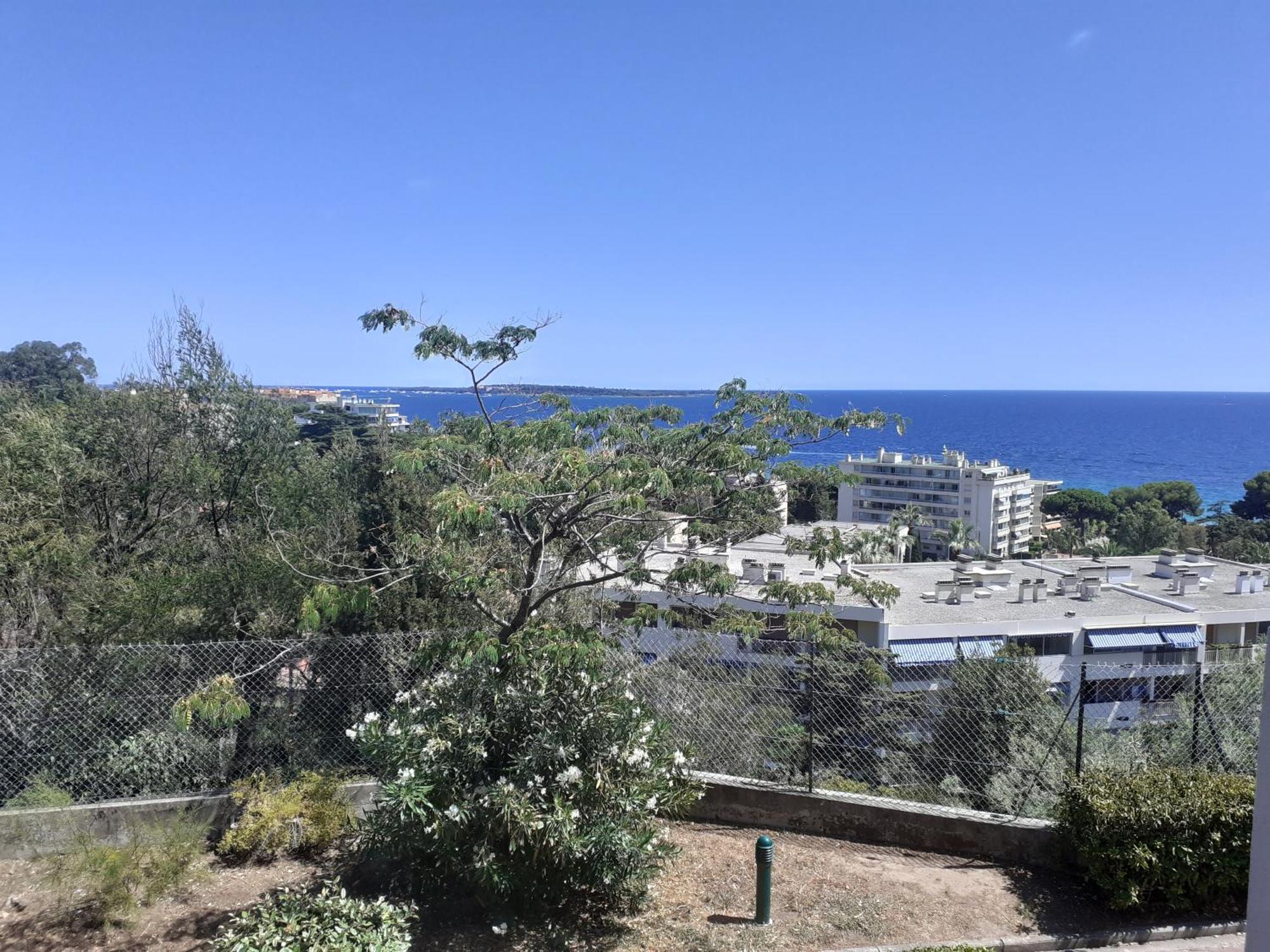 A Vue Refait A Neuf Avec Piscine Apartment