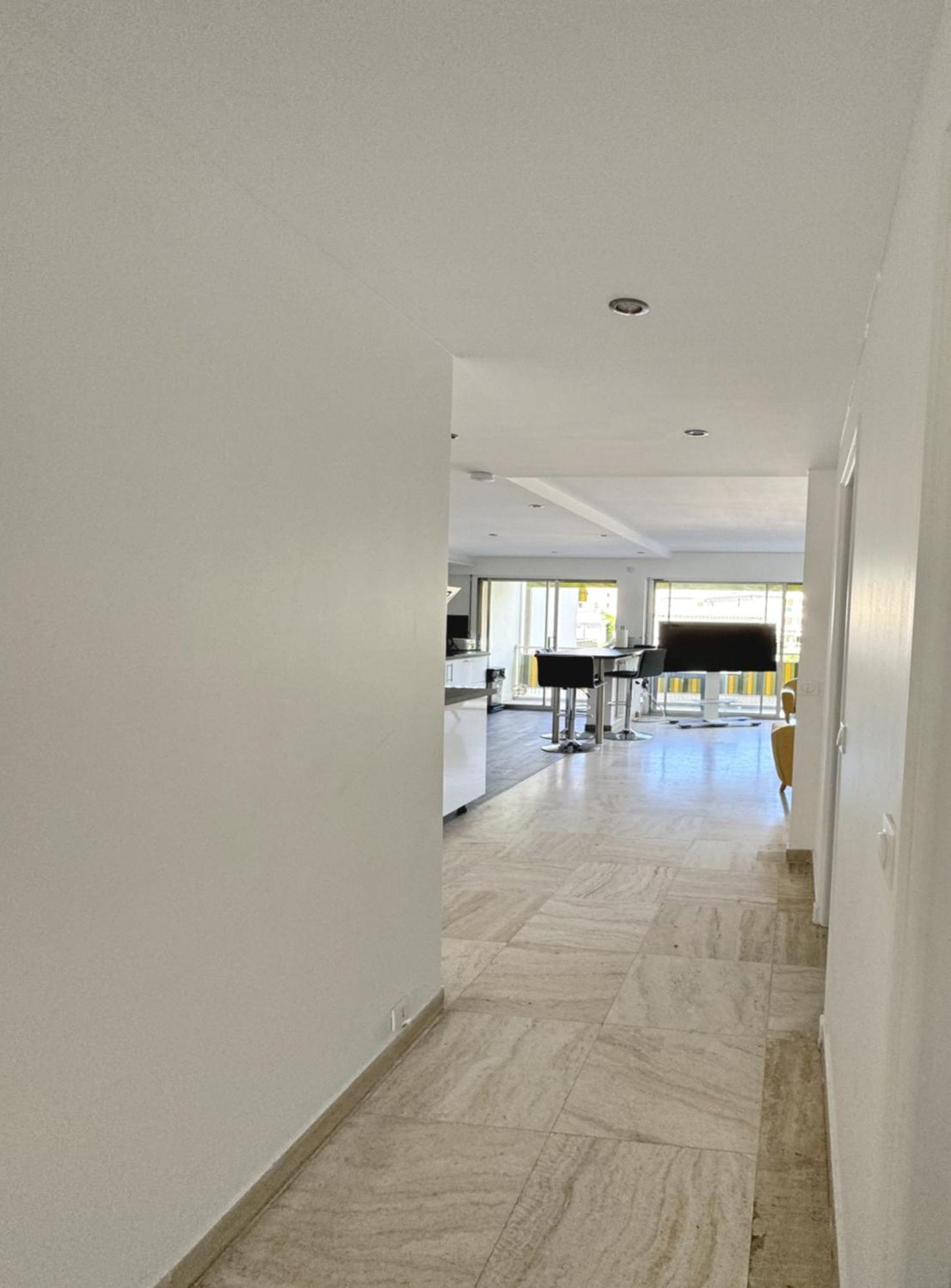 Charming 2 , 52 M2, Very Spacious, Bright And Near Sea Martinez Appartement