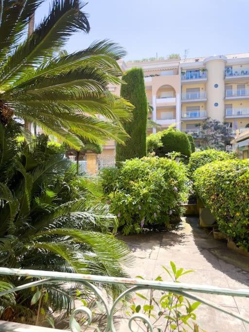 Appartement Moderne, Calme Et Bien Equipe, A 200m De La Cannes