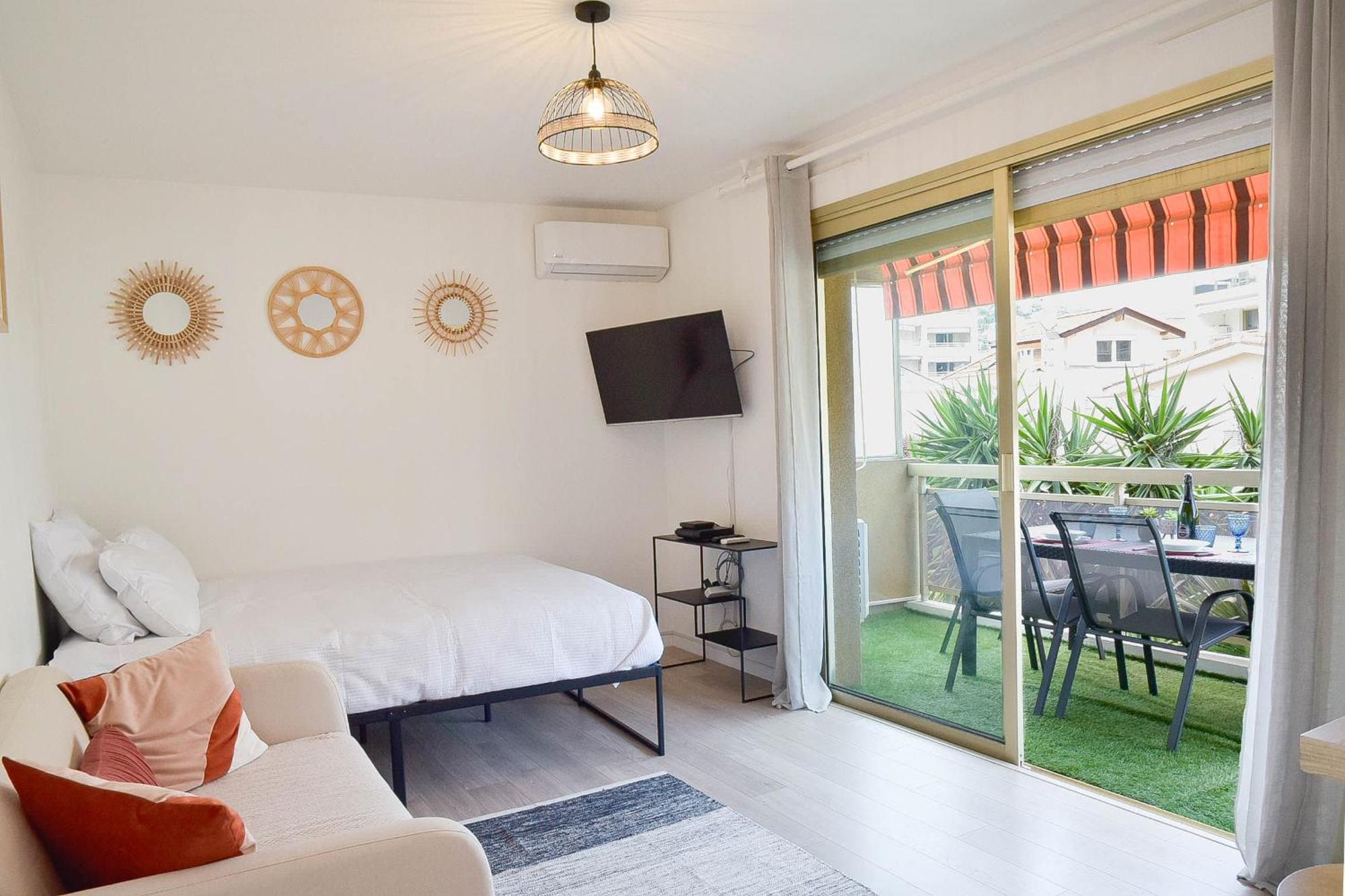 Palm With Terrace 150m From Beaches Apartment Cannes