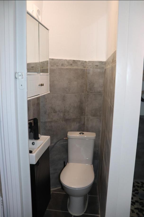 Agreable Avec Sa Terrasse Exterieure Entierement Amenage A 5 Min De La *