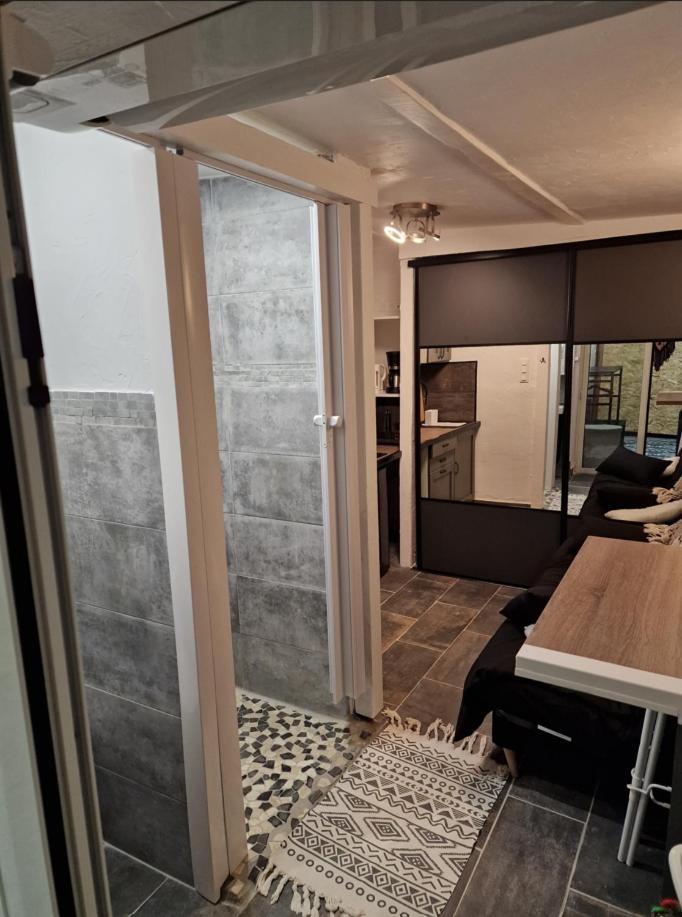 Agreable Avec Sa Terrasse Exterieure Entierement Amenage A 5 Min De La