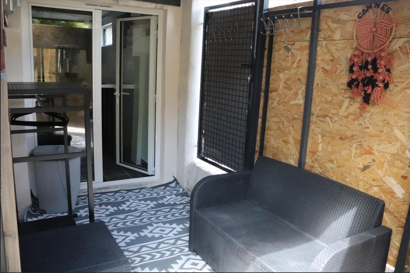 Agreable Avec Sa Terrasse Exterieure Entierement Amenage A 5 Min De La *