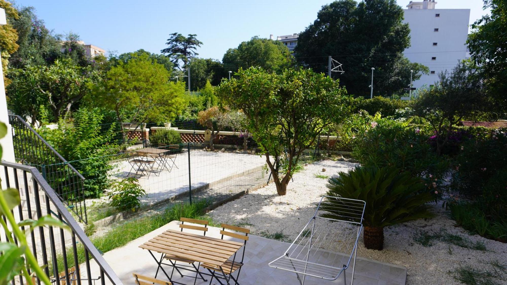 Avec Terrasse,t2, Proche Du Midi - Palmazur *
