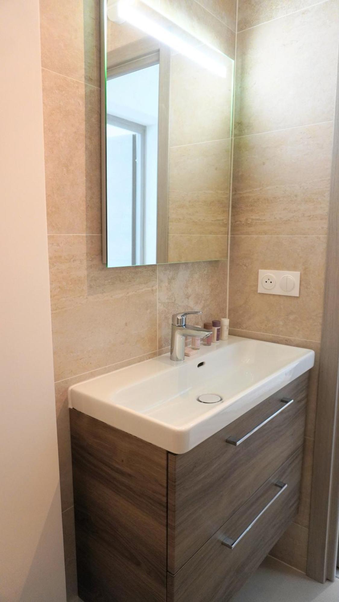 Apartment Avec Terrasse,t2, Proche Du Midi - Palmazur Cannes