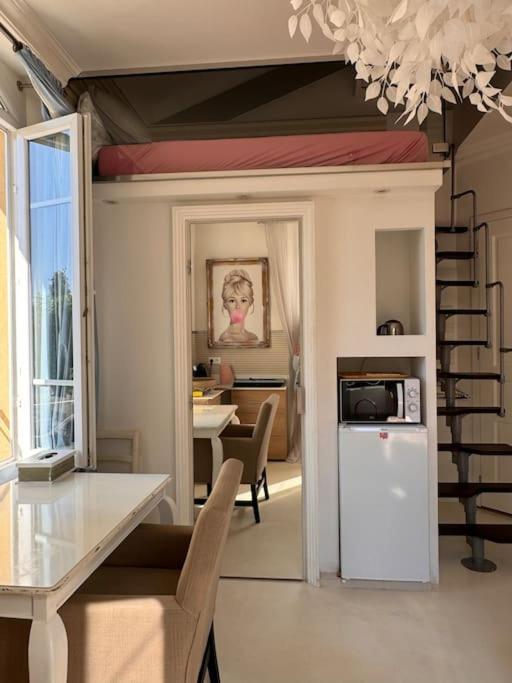 Joli Avec Mezzanine Centre Apartment *