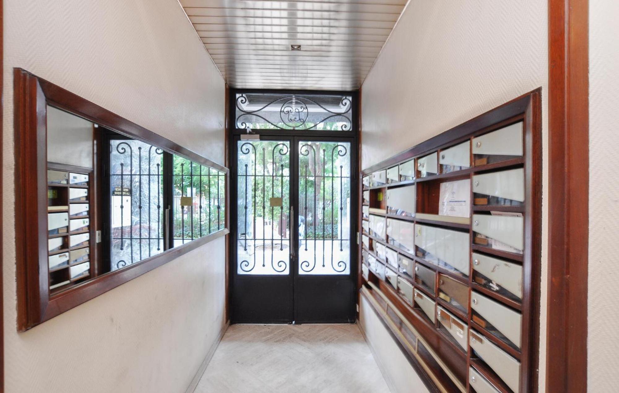 Amazing In With Kitchen Apartment *
