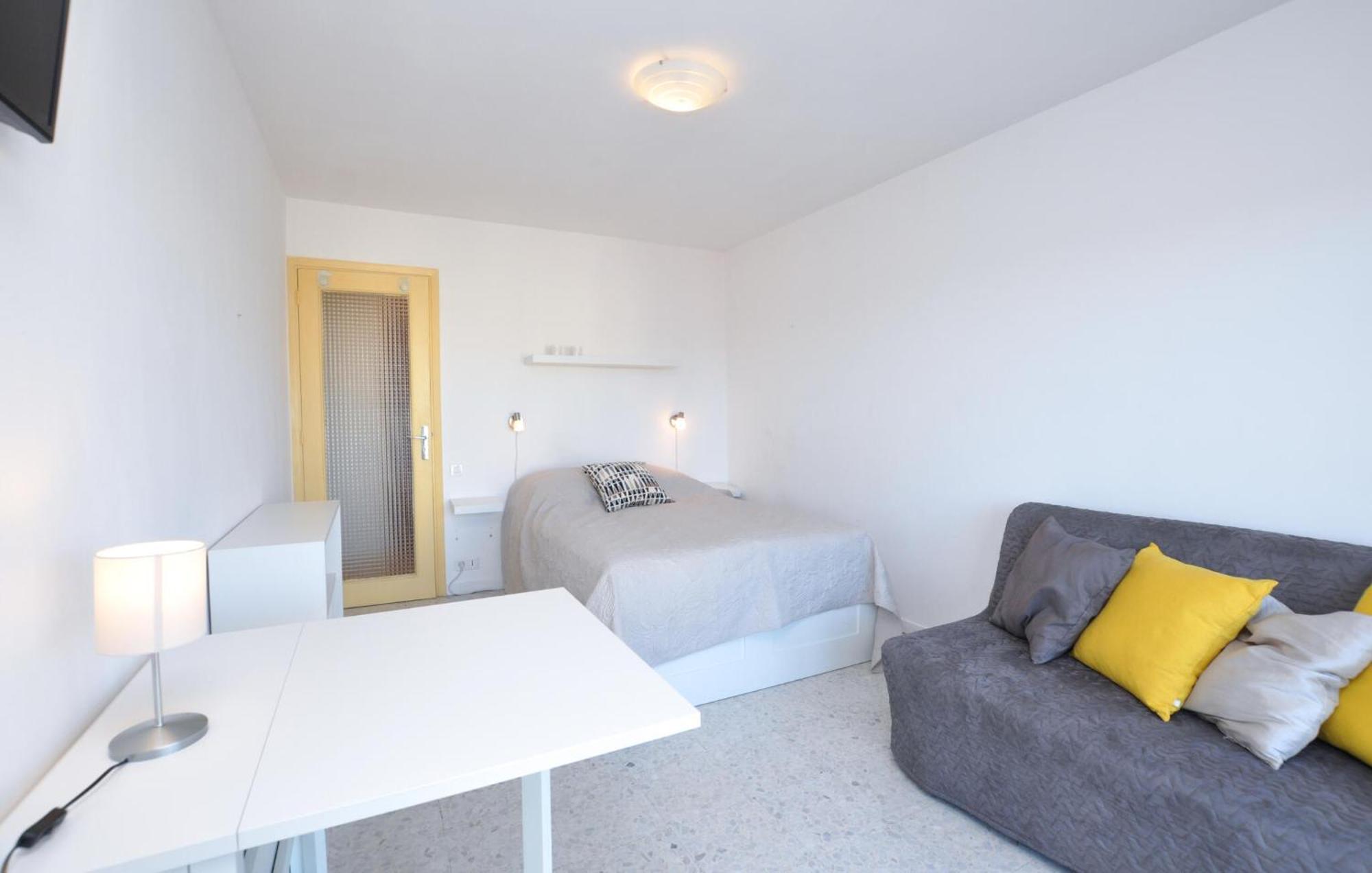 Amazing In With Kitchen Apartment