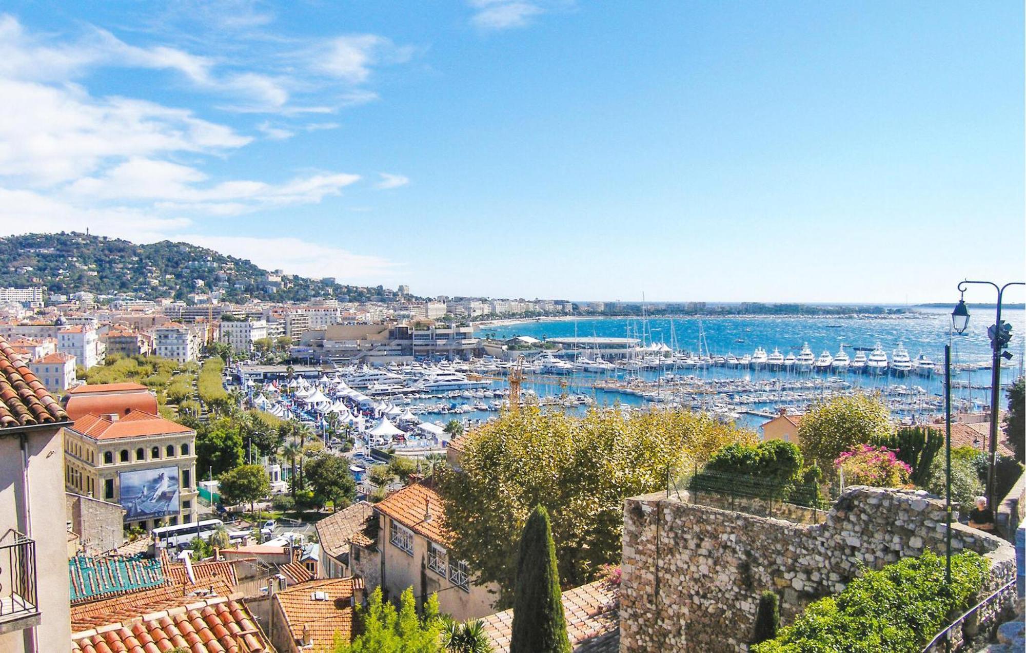 Amazing In With Kitchen * Cannes