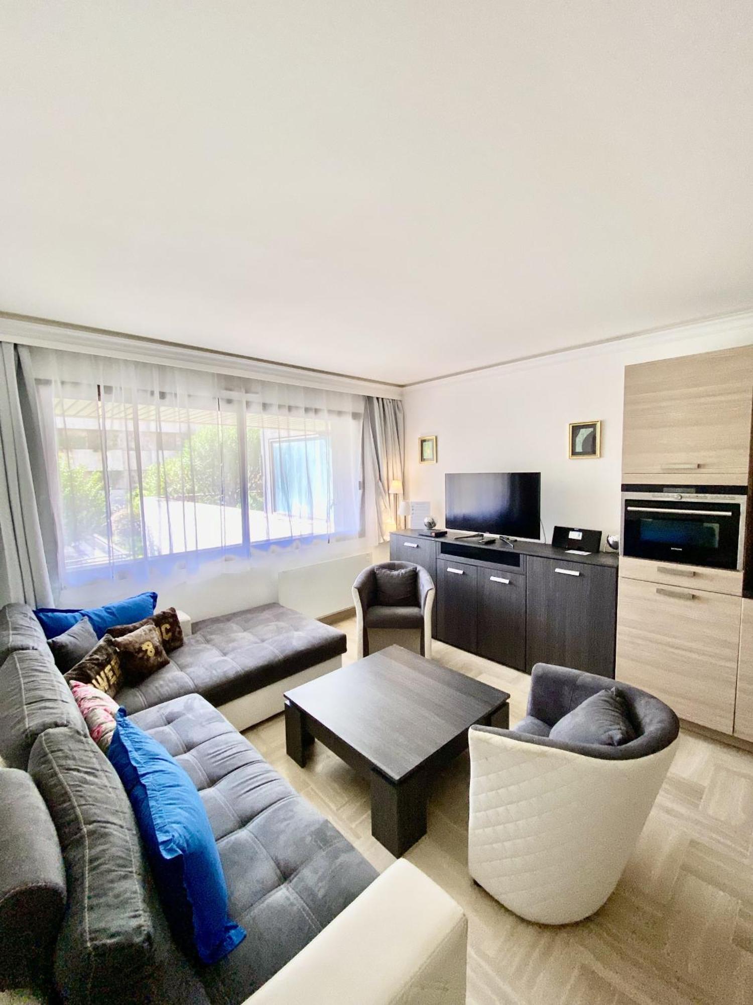 Apartment Elegant Men5335