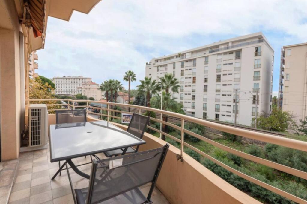 Appartement Le Madrid Avec Balcon Proche Croisette, Plages Et Palais Des Festivals Cannes