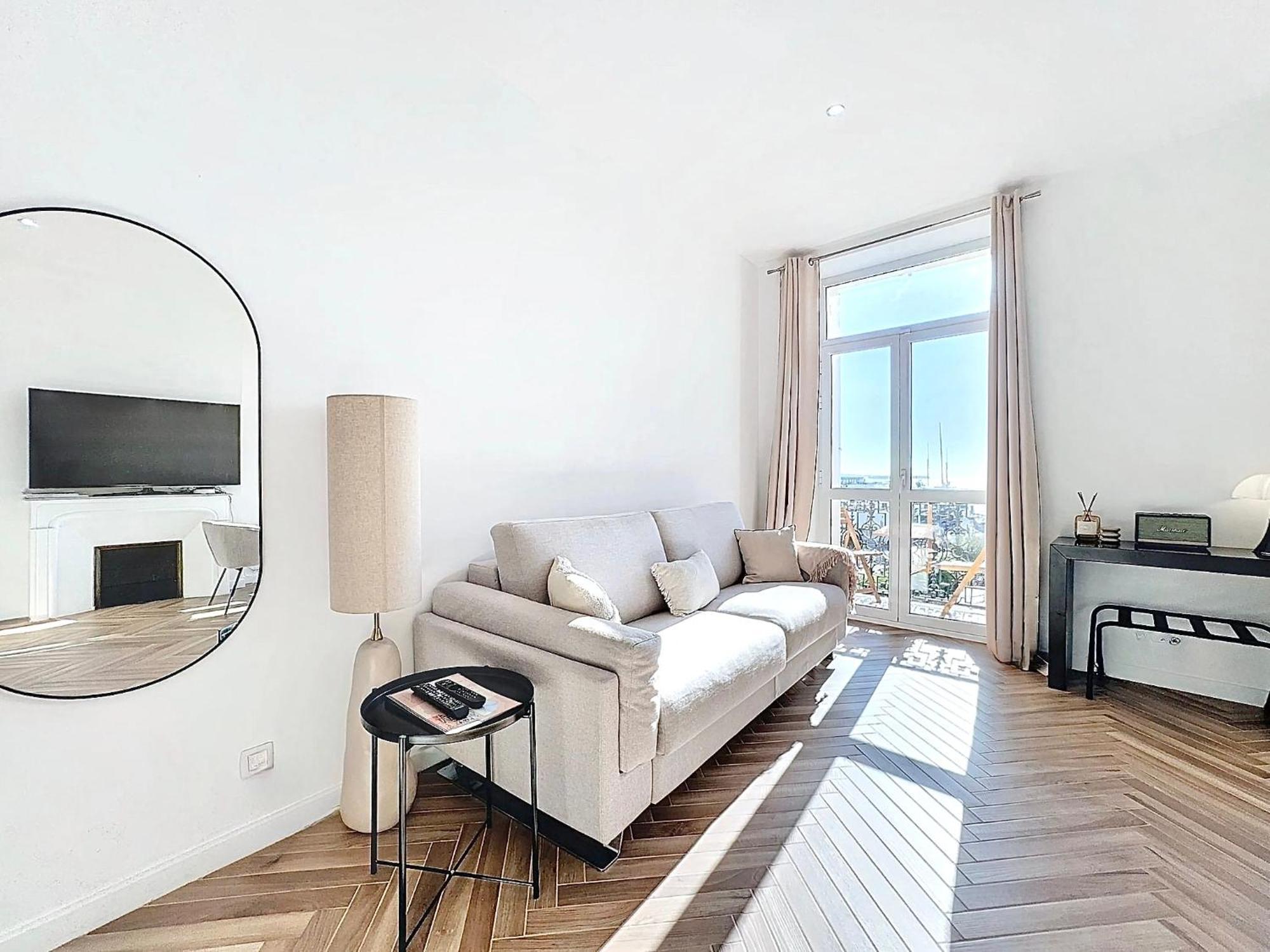 Deluxe Seaview Balcony - 2 Min Palais & Apartamento