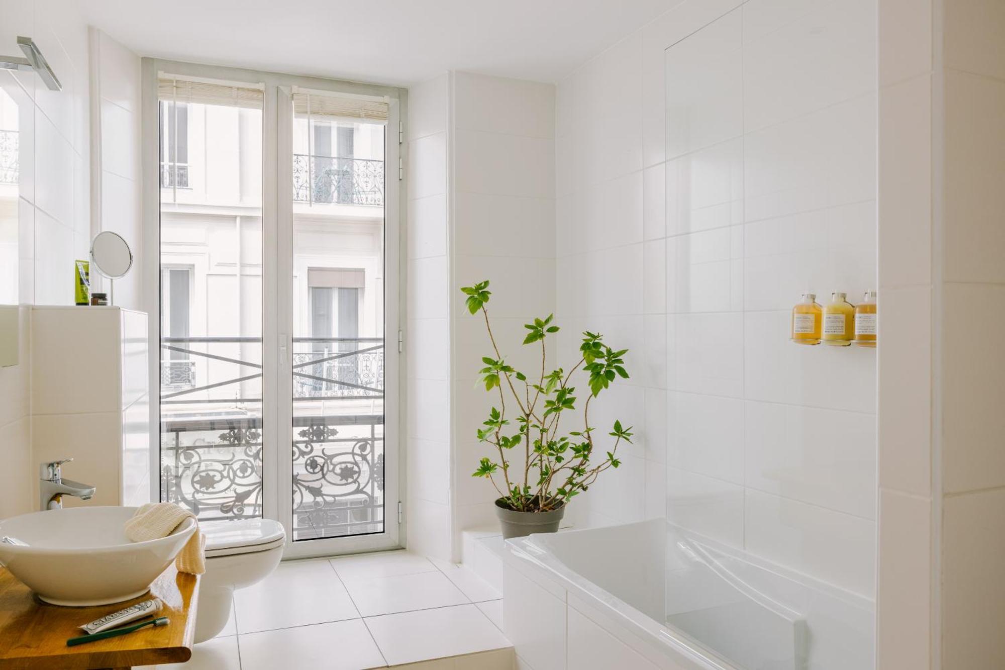 Yelo Lumiere Powered By Sonder 4*