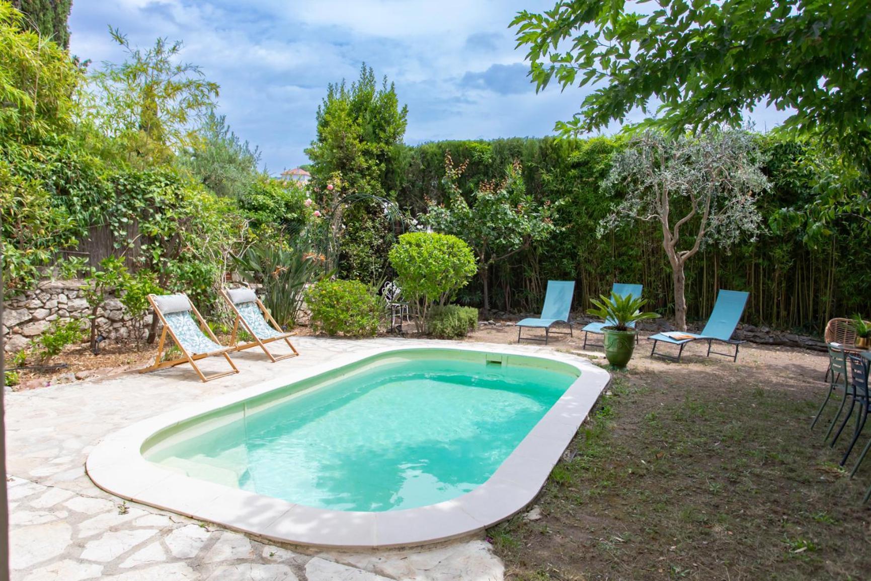 C8 - Lovely House 4 Bdr - Pool, Ac, Garage & Wifi Pousada