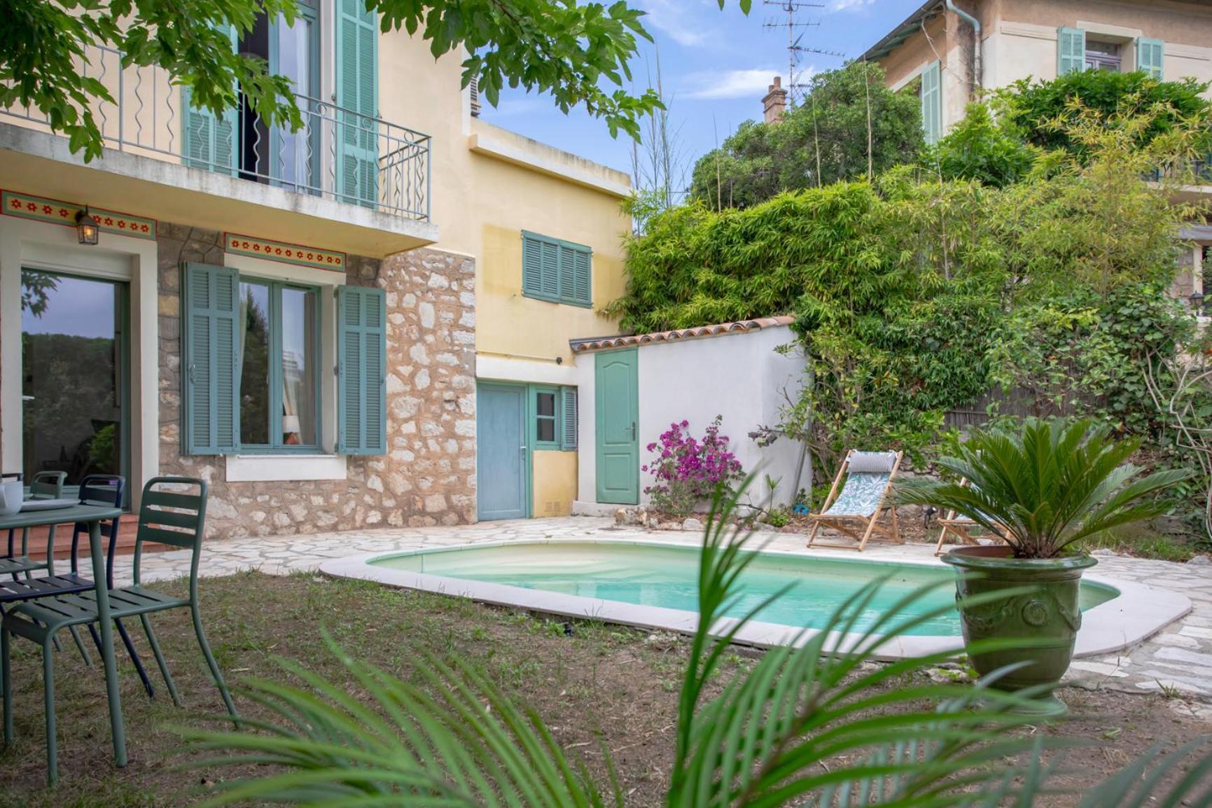 C8 - Lovely House 4 Bdr - Pool, Ac, Garage & Wifi Pousada