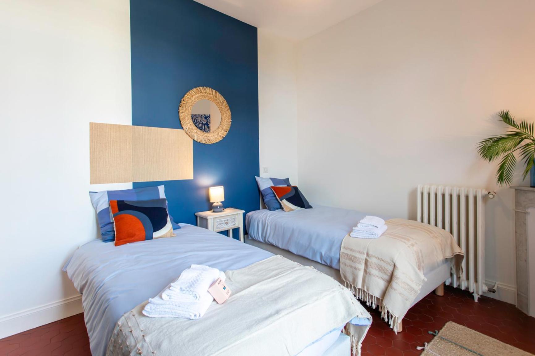 C8 - Lovely House 4 Bdr - Pool, Ac, Garage & Wifi Pousada