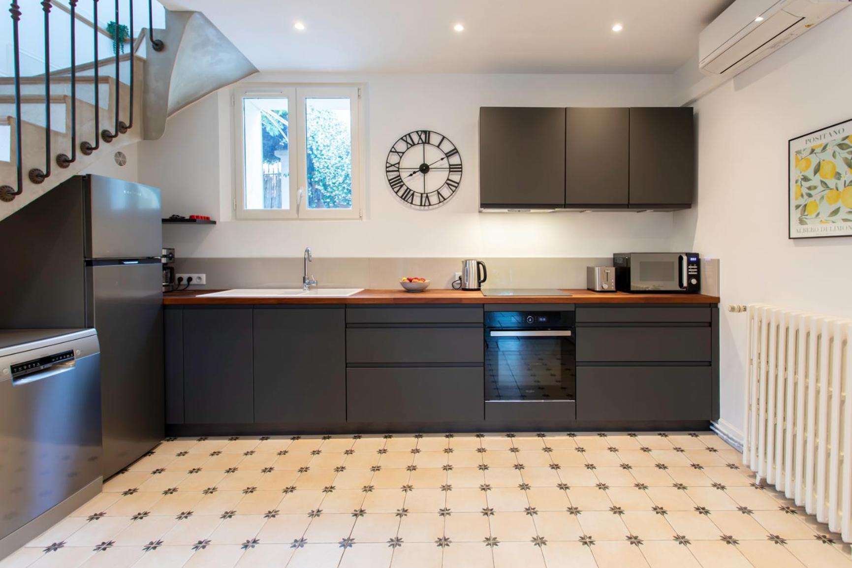 C8 - Lovely House 4 Bdr - Pool, Ac, Garage & Wifi