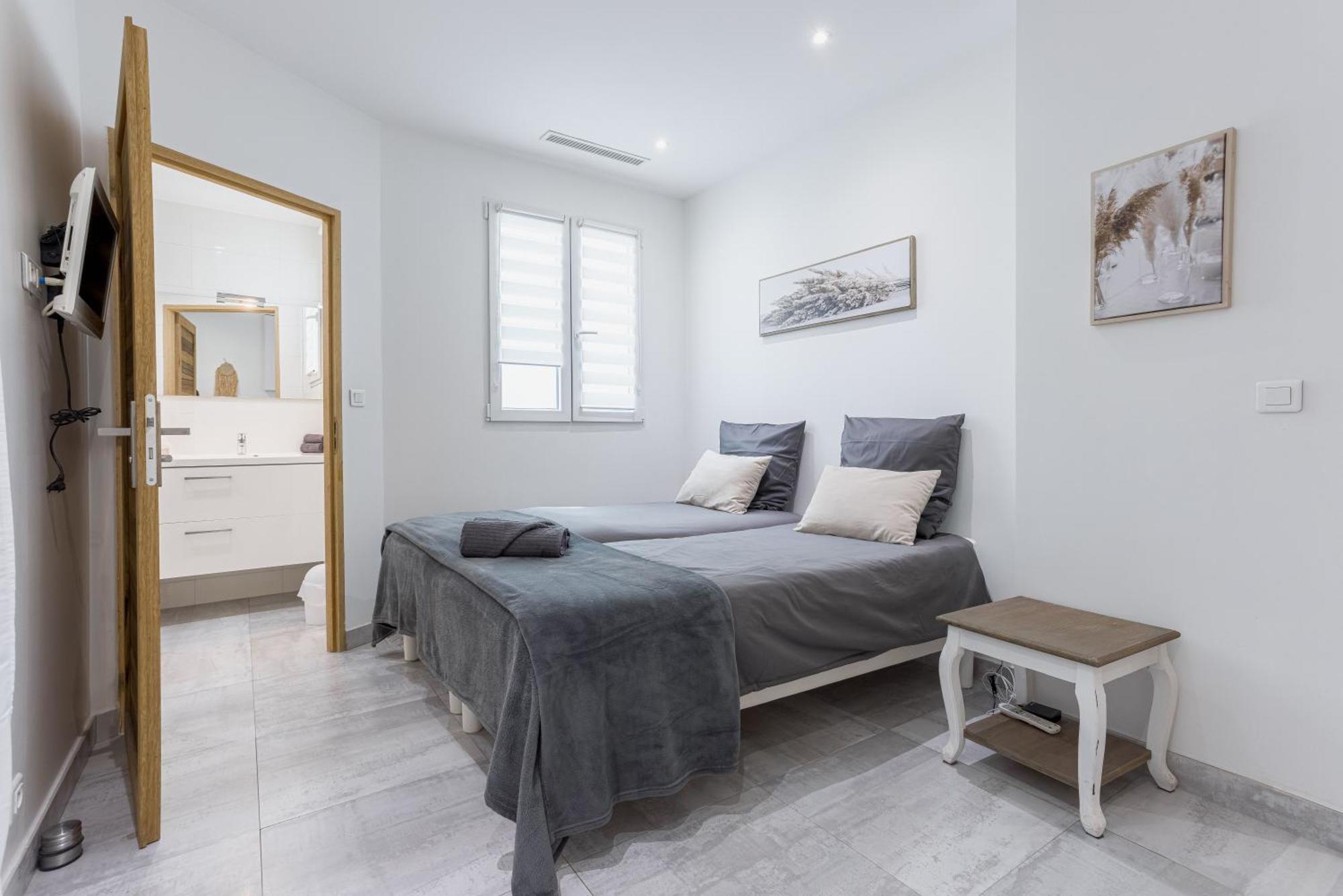 Apartment 38 Meynadier 4p By Halldis