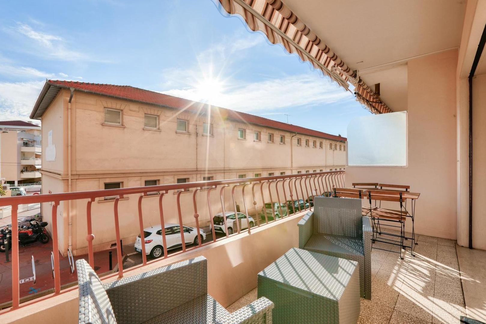 Le Petit Fleury - Balcony, Calm In Apartment