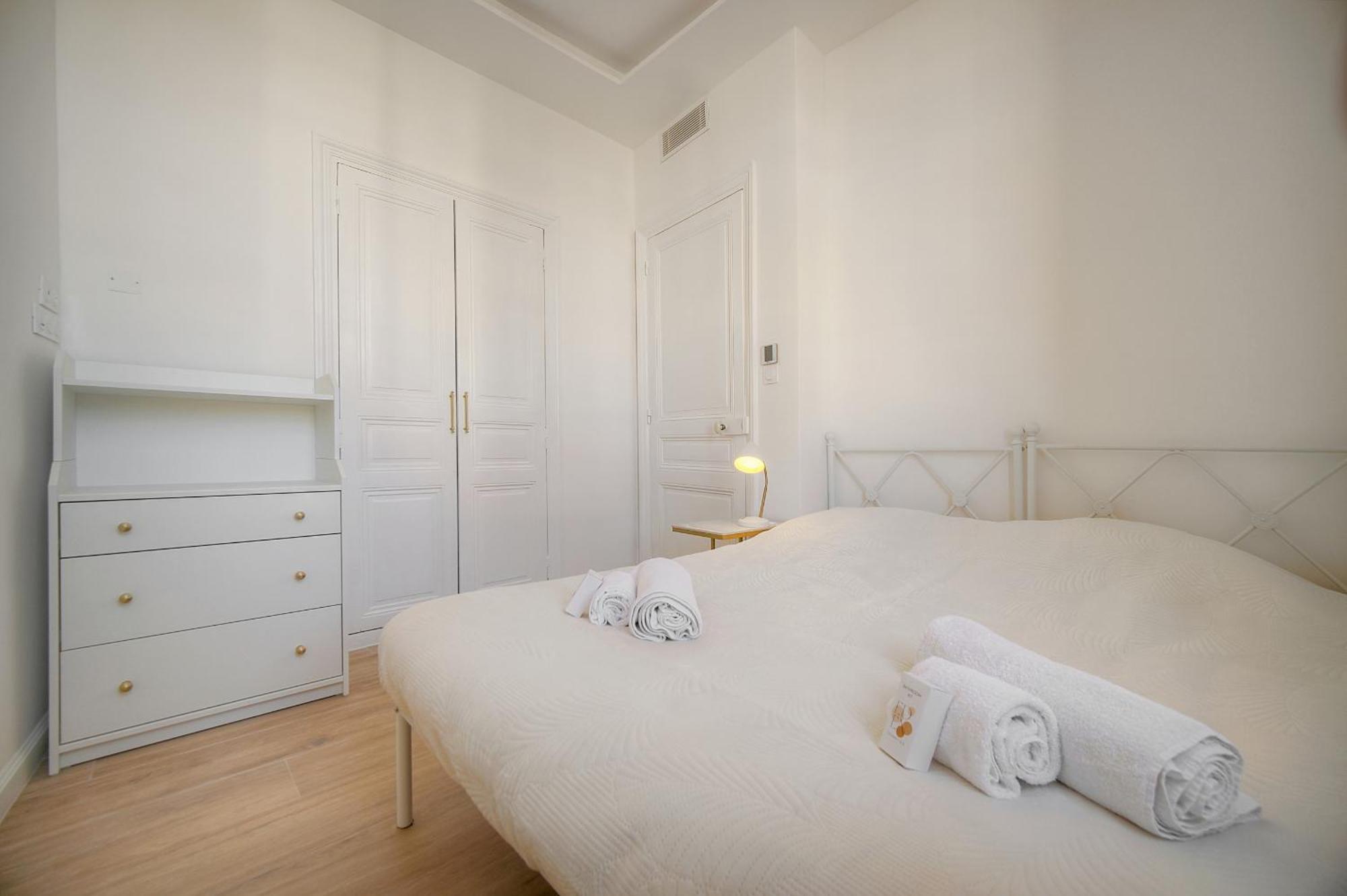 Apartment Exceptionnel 4 Pieces Balcon Carre D Or A3b129