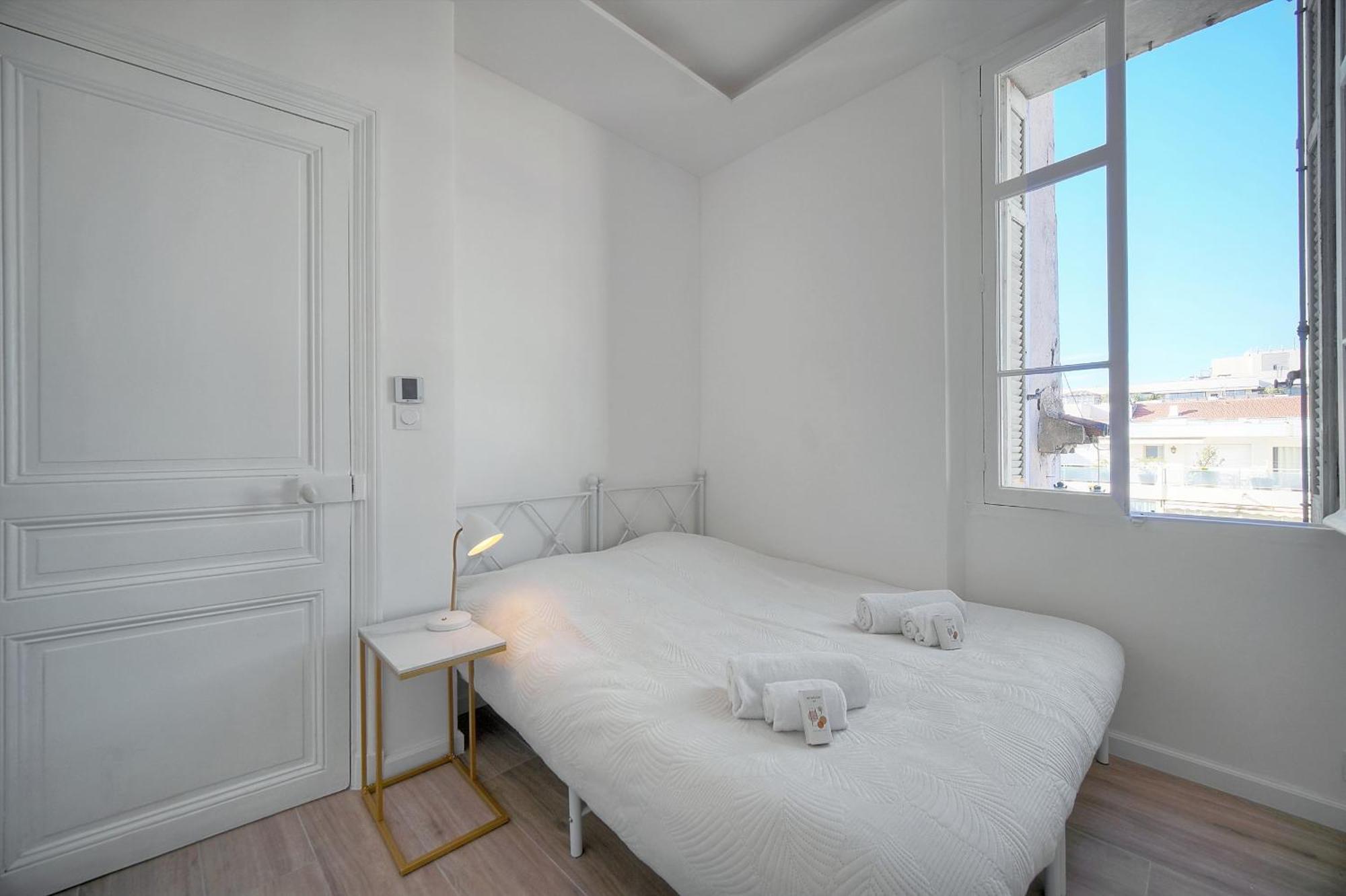 Exceptionnel 4 Pieces Balcon Carre D Or A3b129 Cannes