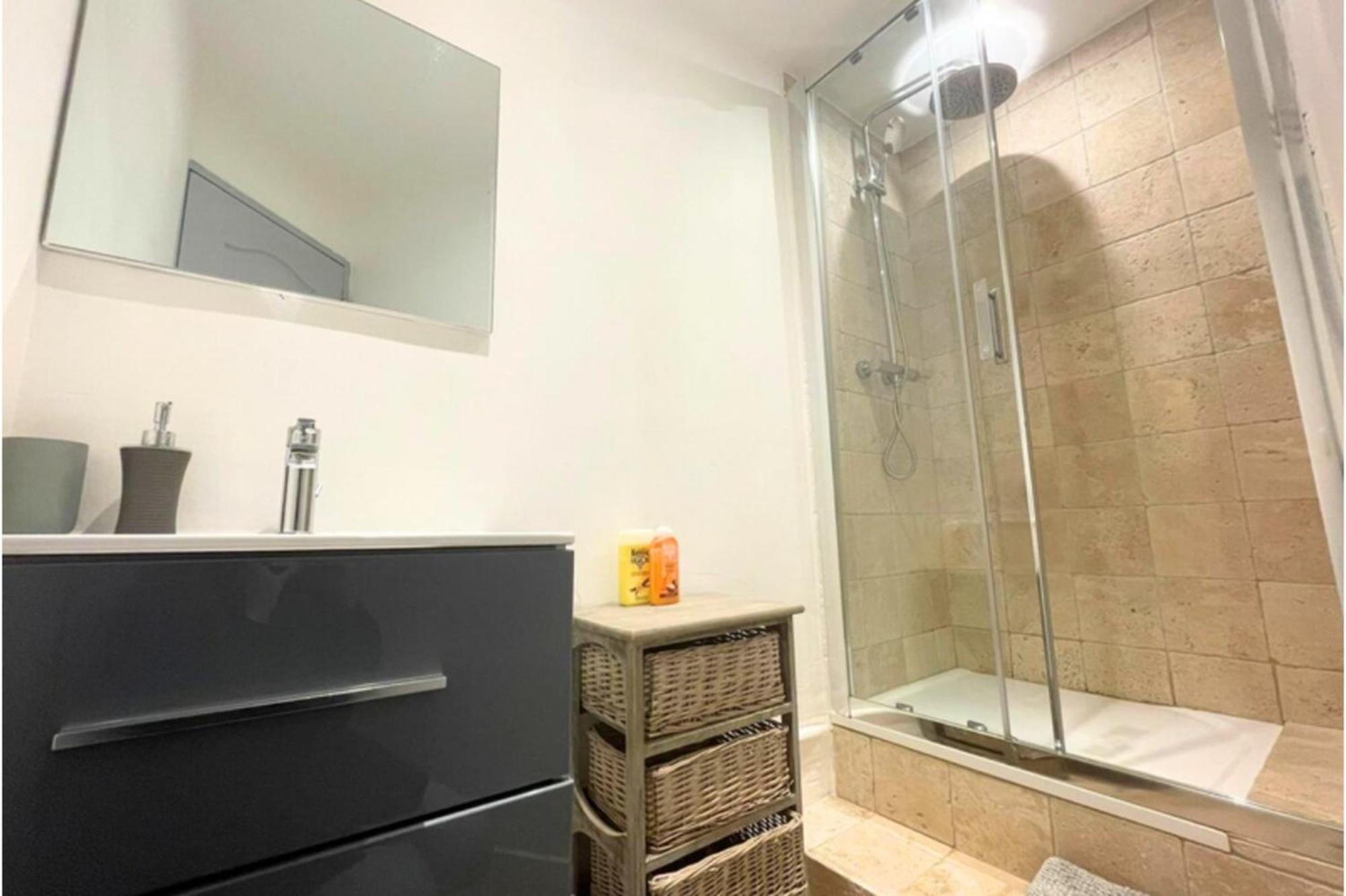 Apartment 2 Bedrooms 2 Bathrooms 1 Min Palais & Beaches *