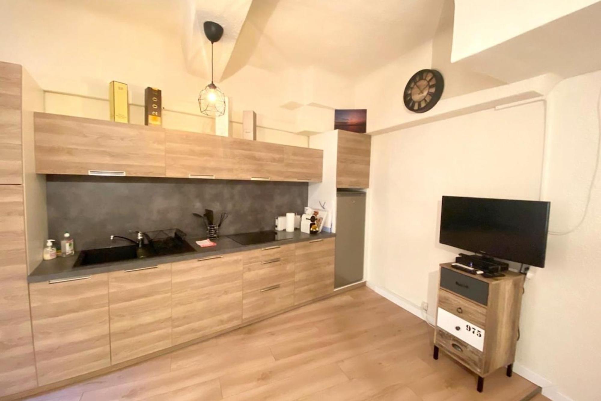 2 Bedrooms 2 Bathrooms 1 Min Palais & Beaches Cannes