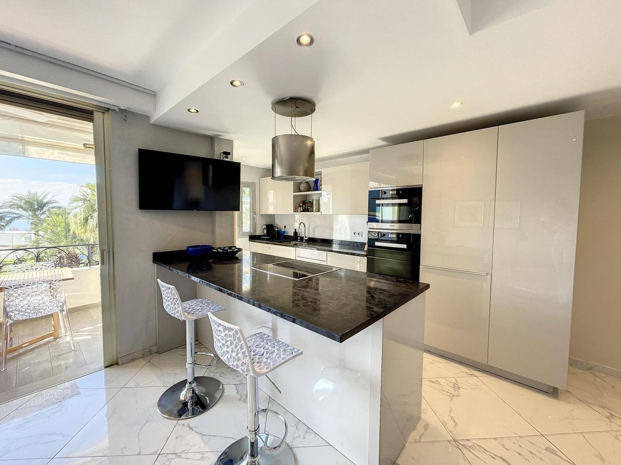 Stylish 1-bedroom With Sea View On La Croisette * Cannes