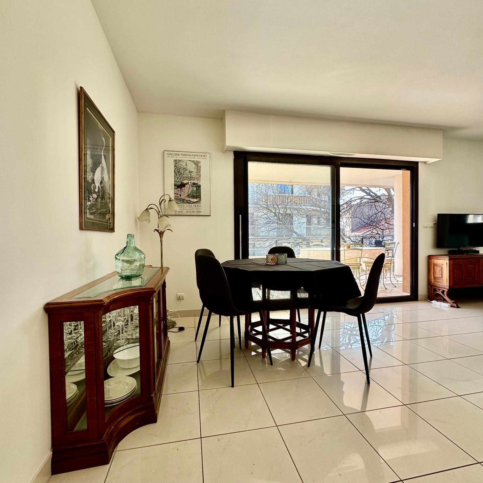 Apartment Spacious Luxury Apt, 12 Min Walk To Croisette And Conf Centre