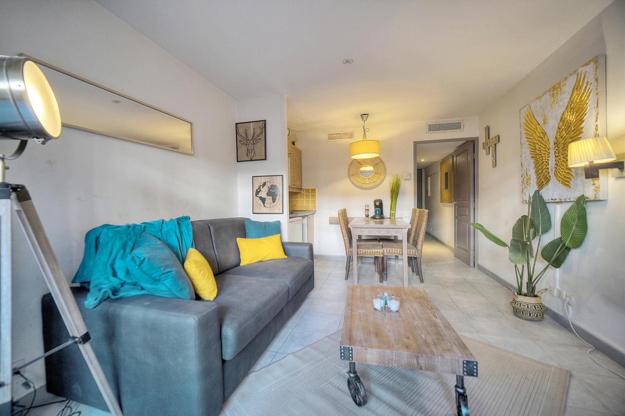 Apartment - Piscine Proche
