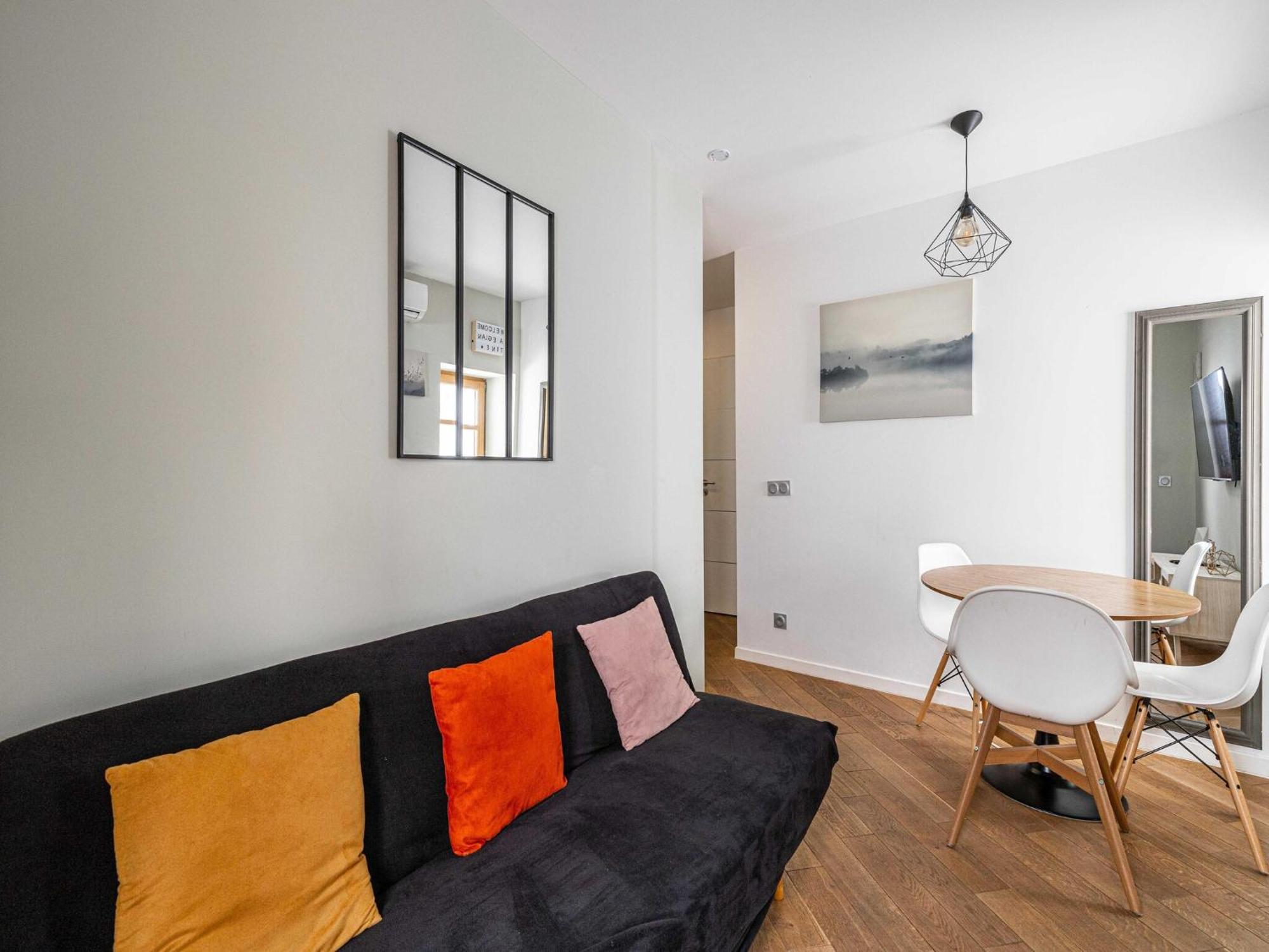 Magnificent Renovated 2 - Terrace - 1br 4p *