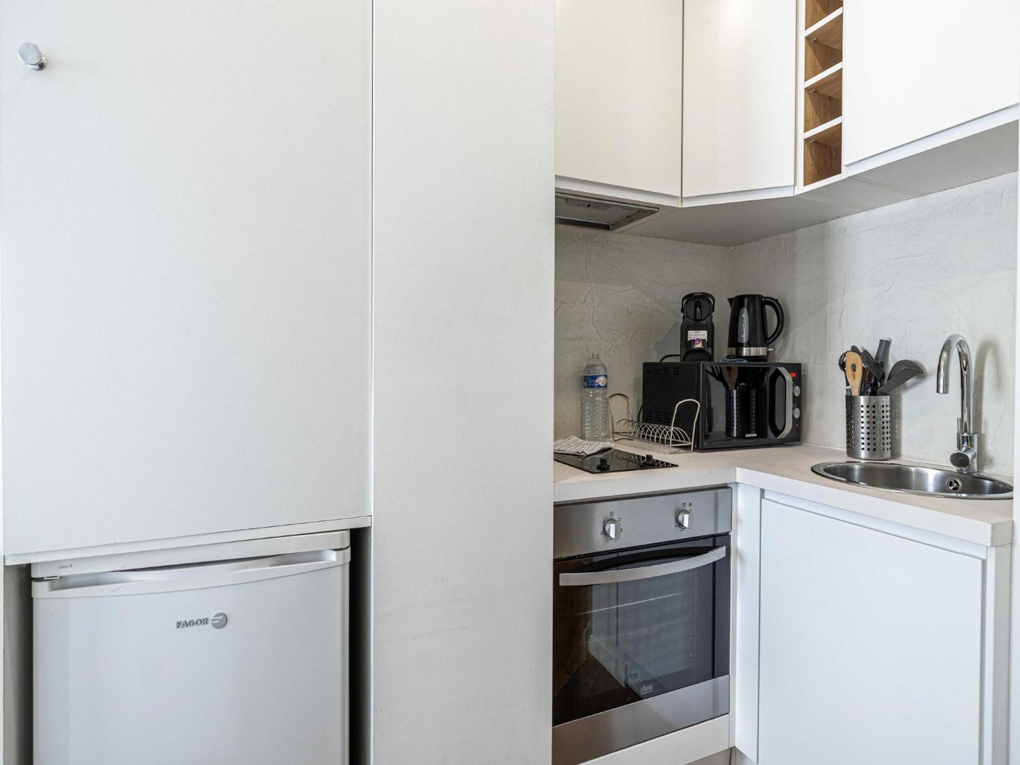 Magnificent Renovated 2 - Terrace - 1br 4p Apartment