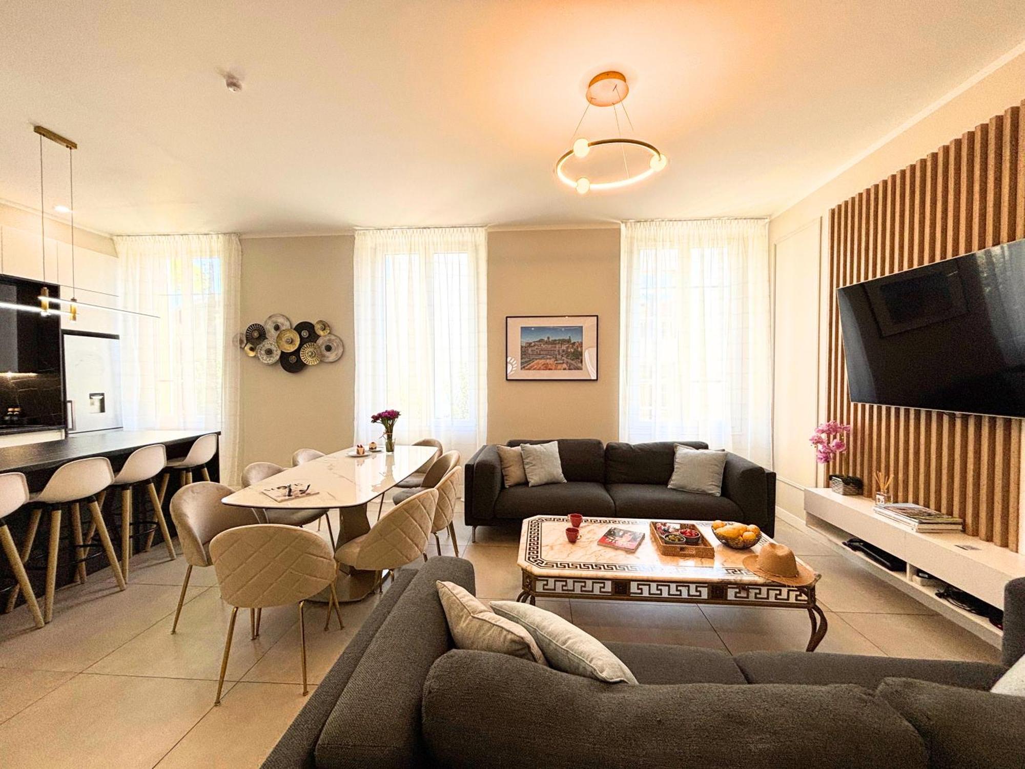 Apartment Beautiful 4 Beds & 4 Baths, 10min From Palais, 4 Stars