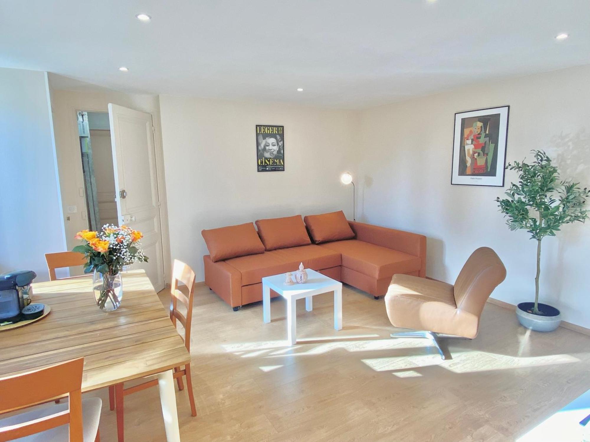 Great Flat! 10 Minute Walk From Train Station And Palais Apartment