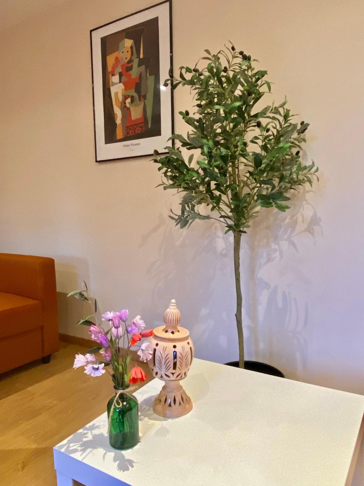 Great Flat! 10 Minute Walk From Train Station And Palais Apartment *