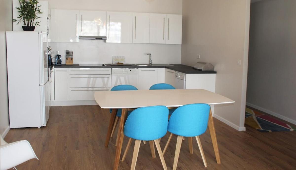 Apartment Fully Ac, Port-view, 2 Min And Palais