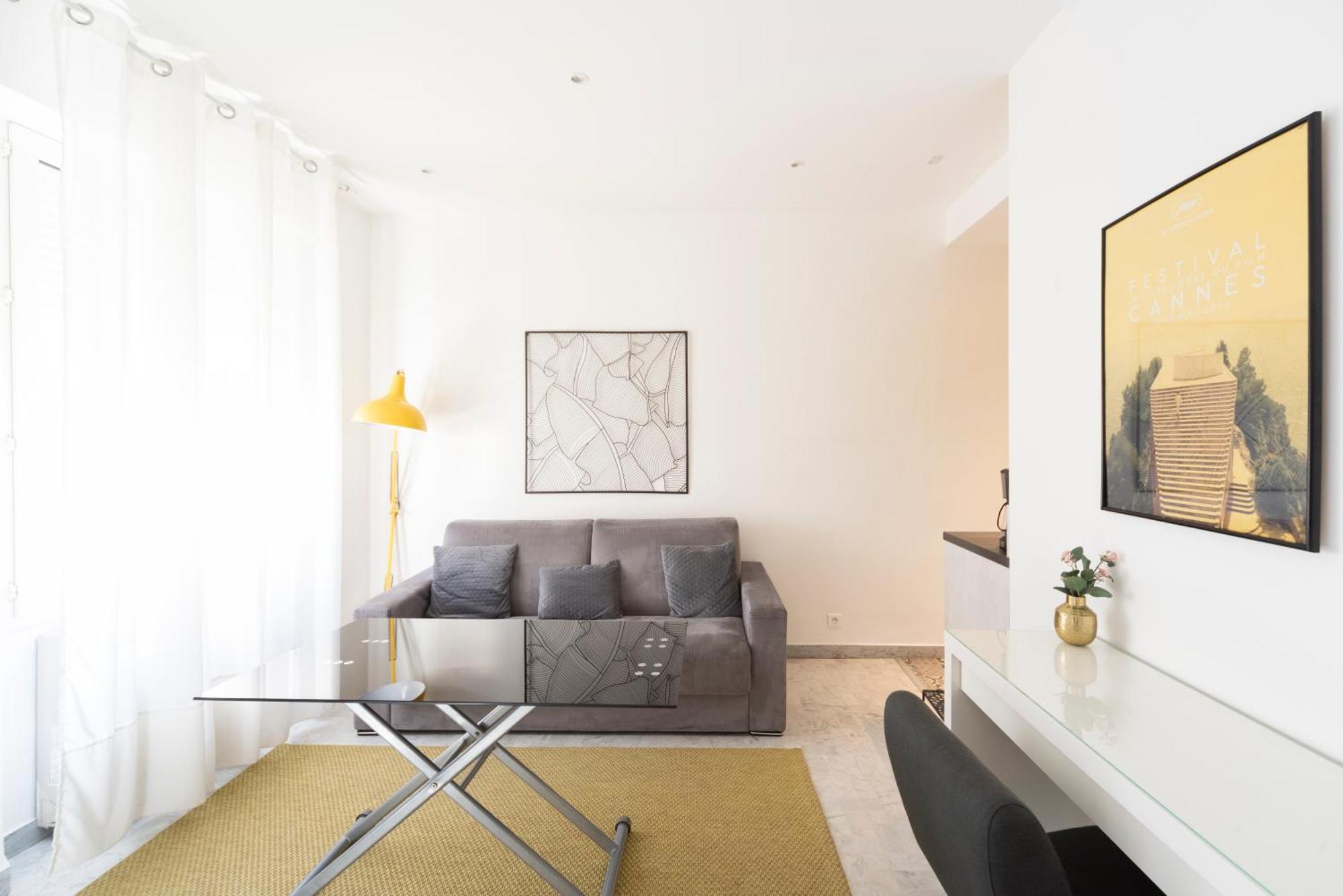 Lovely Renovated 45m2 In The Hearth Of Appartement