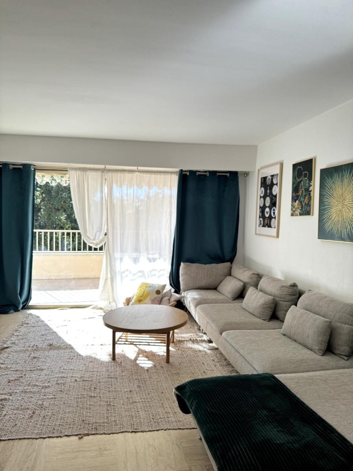 Apartment Chic 2 Bedroom With Huge Terrace And Pool Cannes