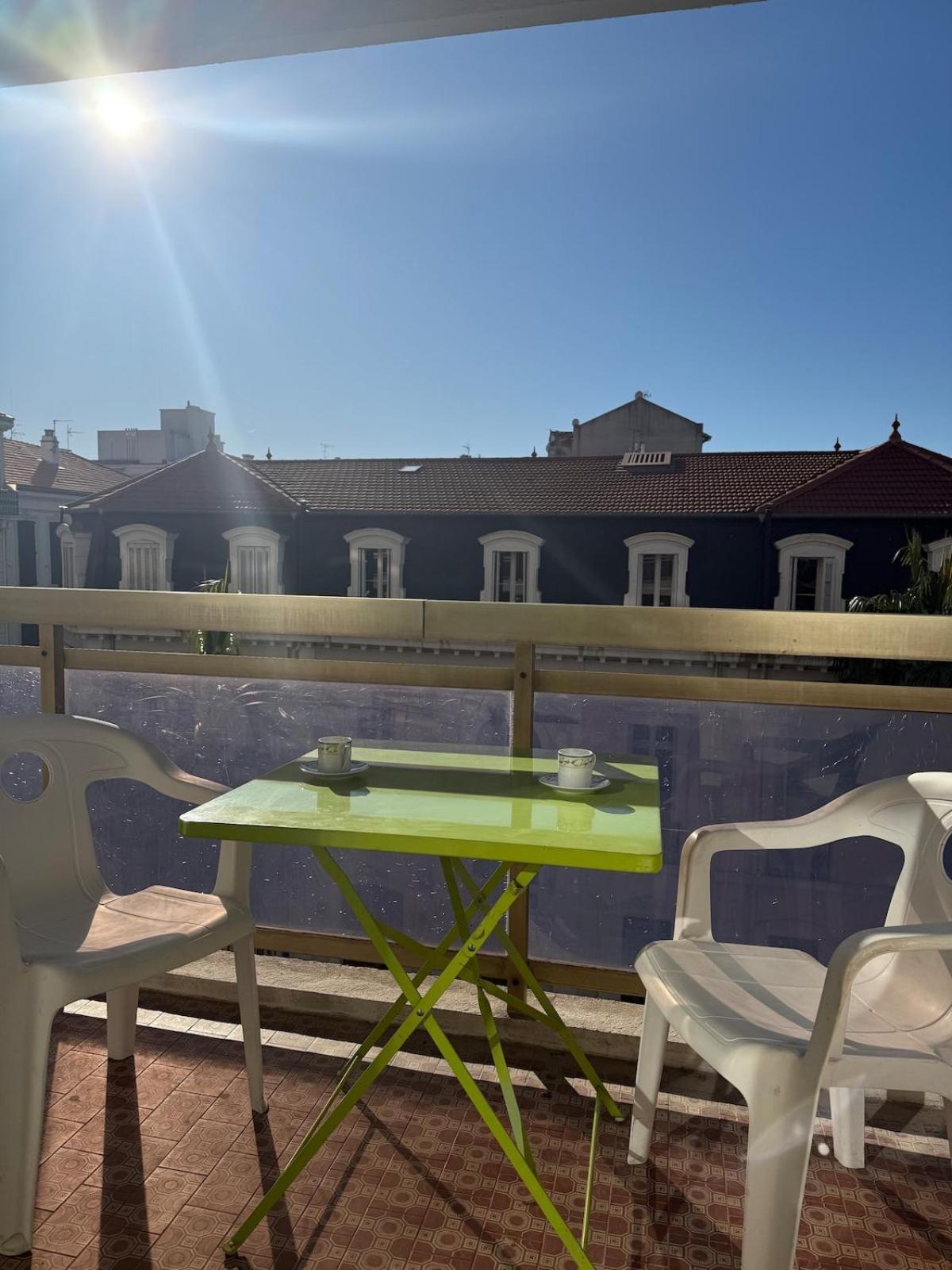 Location, Terrace, 2 Bedrooms *