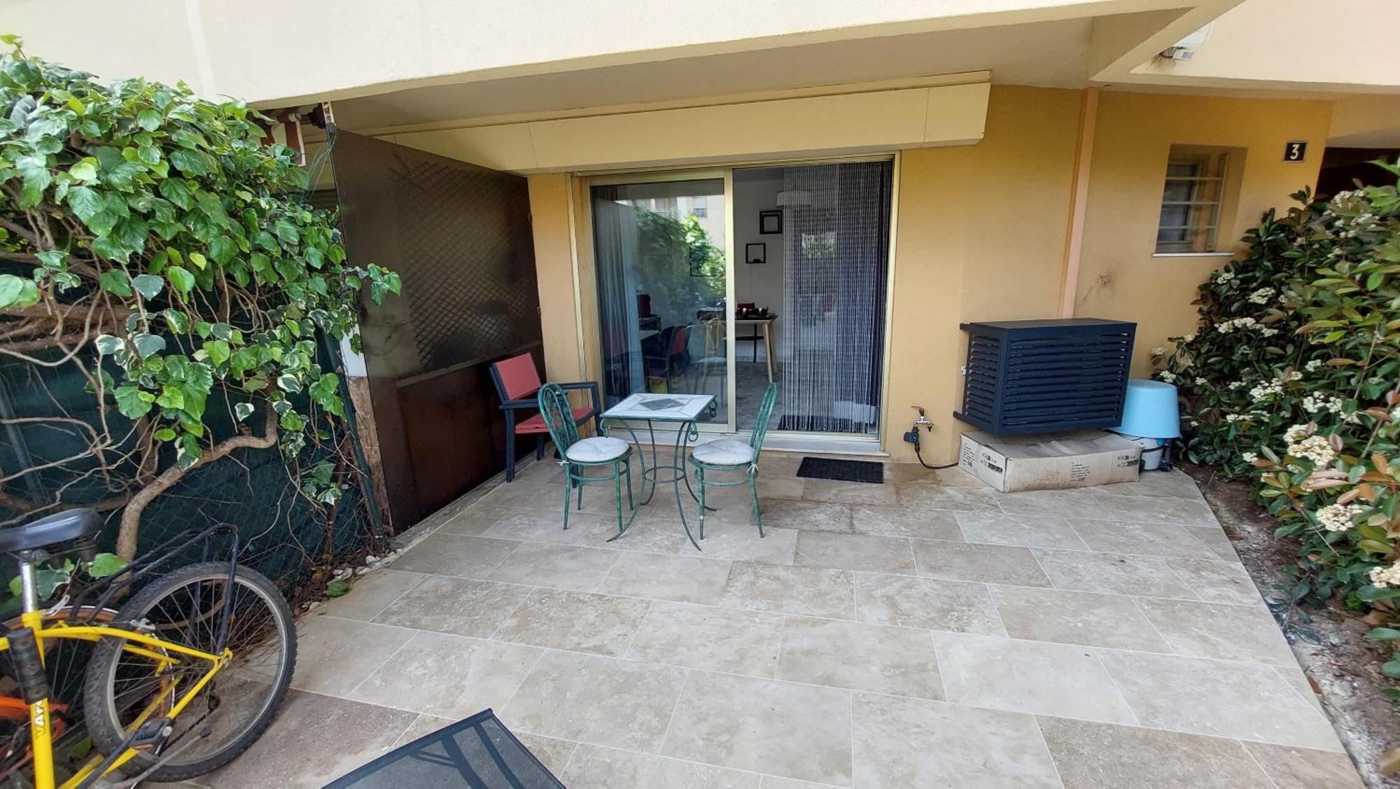 Apartment F1 Avec Jardin, Proche Du Palais Des Festivals Et Des Plages *