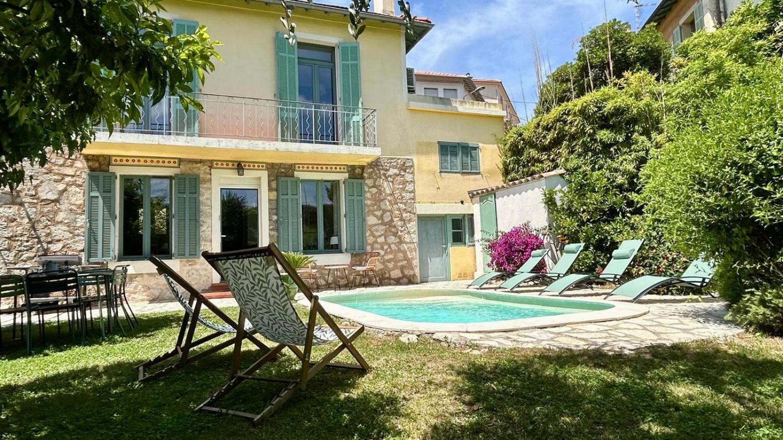 C8 - Lovely House 4 Bdr - Pool, Ac, Garage & Wifi Pousada
