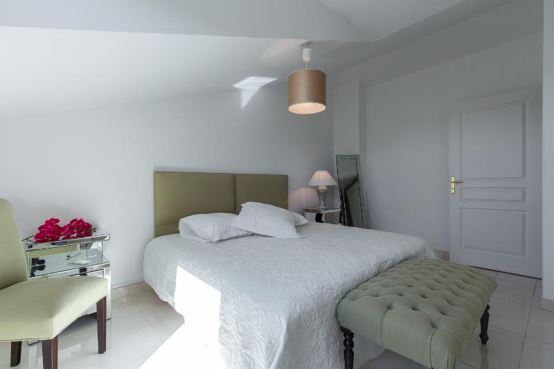 Bristol Park Apartment *