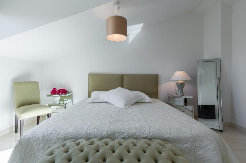 Bristol Park Apartment