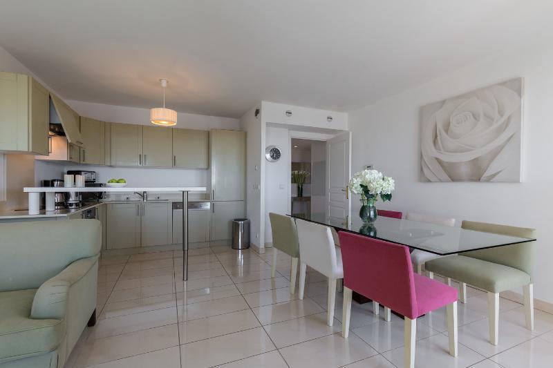 Bristol Park Apartment *
