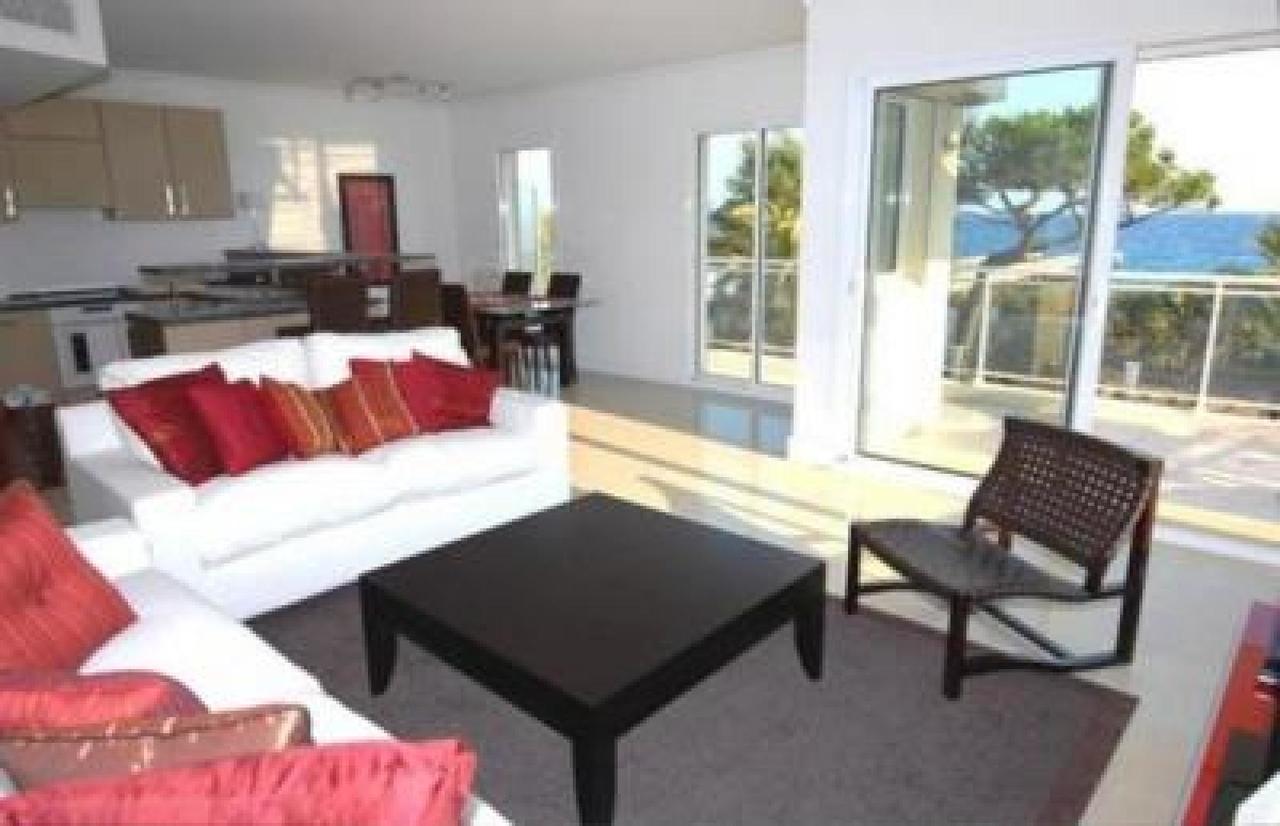 Stunning 2 Bed On The Seafront Of In A High Class Secure Building With Swimming Pool 463 Cannes