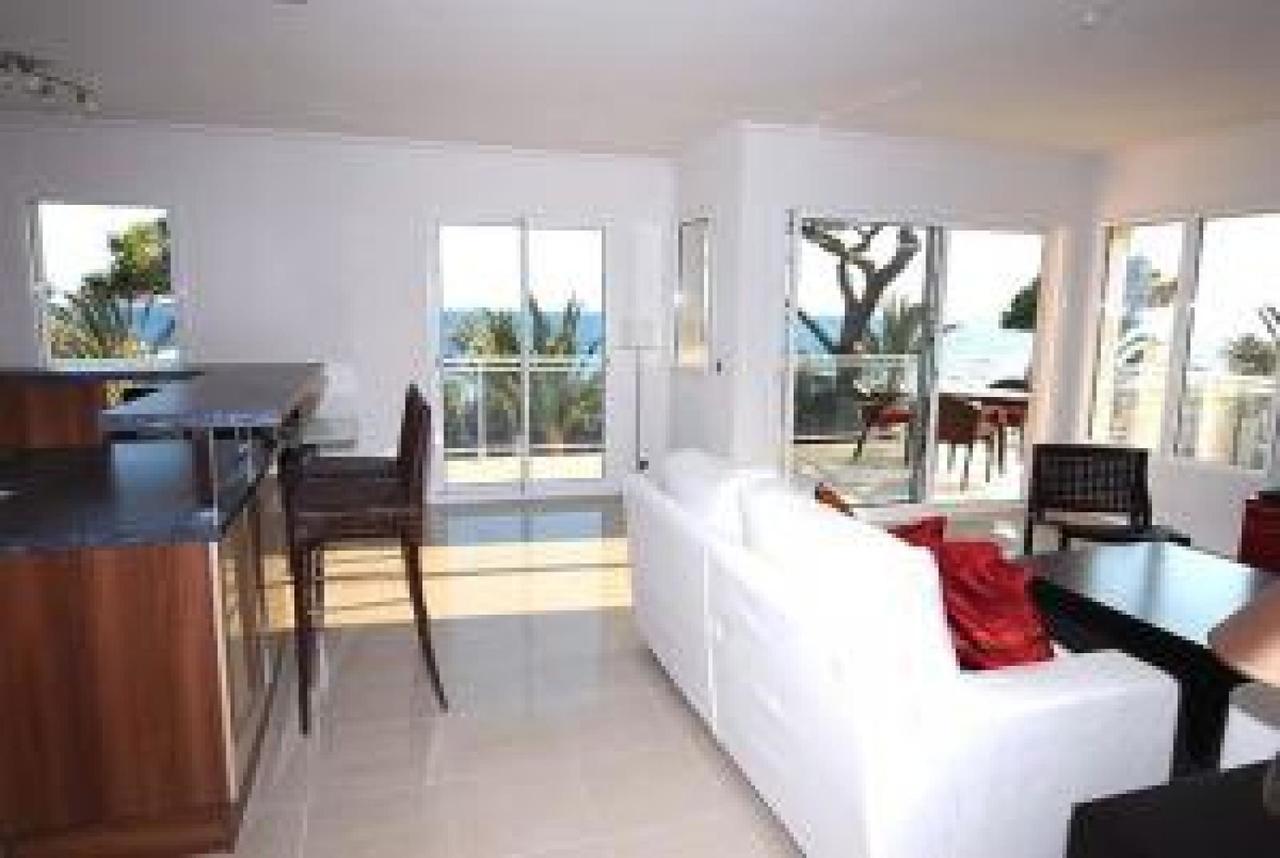 Stunning 2 Bed On The Seafront Of In A High Class Secure Building With Swimming Pool 463 Apartment Cannes